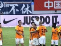 半岛体育体育视频-裁判判罚引争议，球员疑似吃红牌