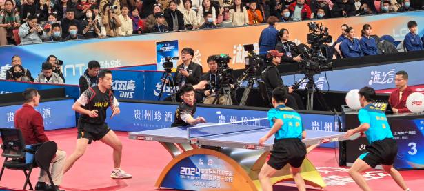 半岛体育体育直播-关于强强战再激烈，球场风云不断引发球迷热议的信息