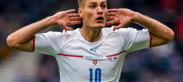 半岛体育体育网站入口-乌克兰客场力克丹麦，晋级八强