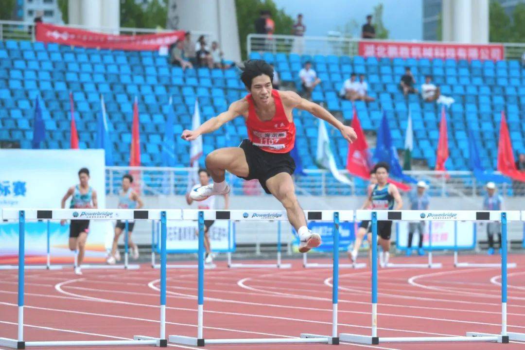 包含田径项目选手突破个人极限，圆梦金牌的词条