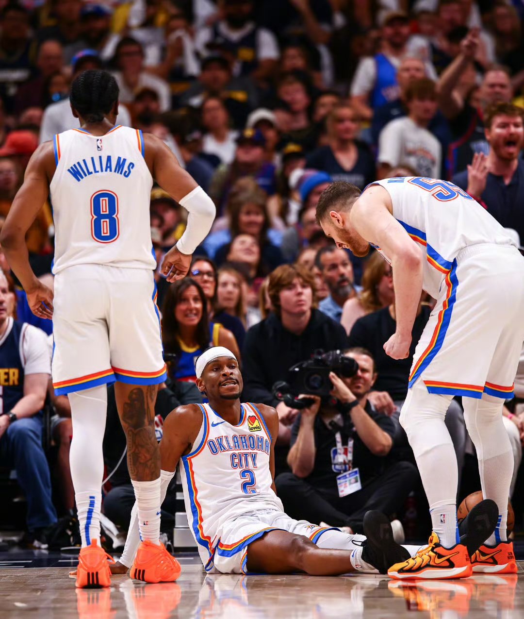 关于雷霆主场击败爵士,取得关键胜利的信息 关于雷霆主场击败爵士,取得关键胜利的信息