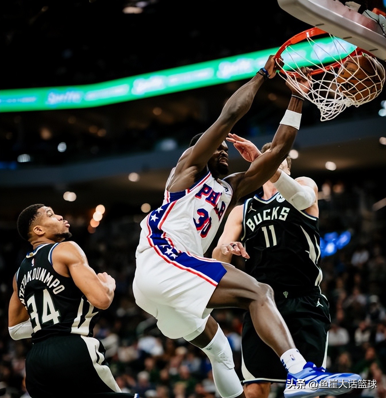 76人客场憾负雄鹿结束连胜 76人客场憾负雄鹿结束连胜