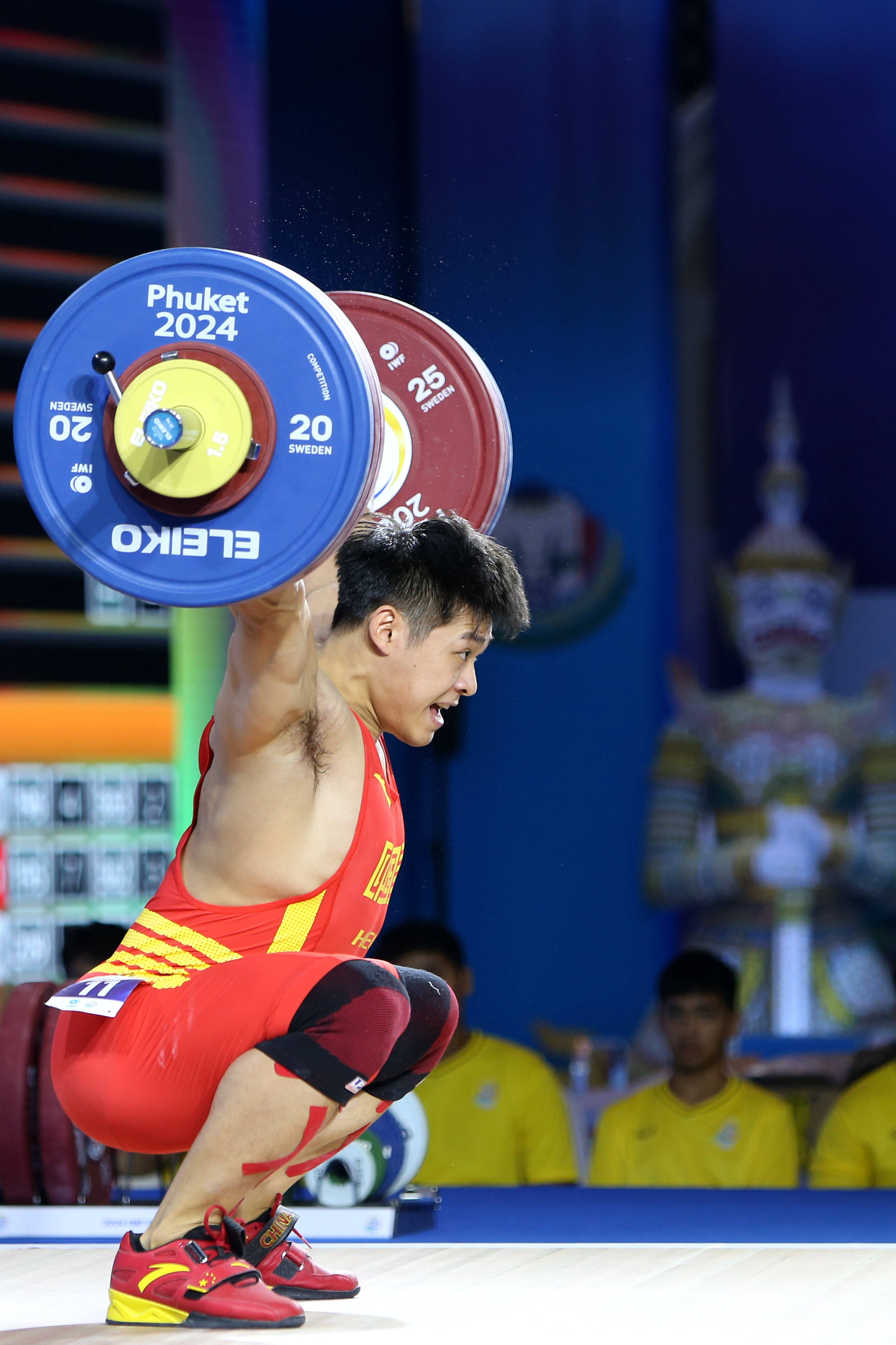 摩洛哥举重选手实现个人突破，登上领奖台