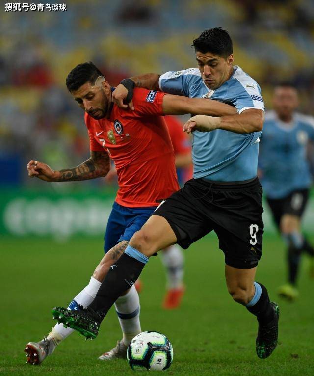 乌拉圭队奋力对抗，逆袭晋级捷克队