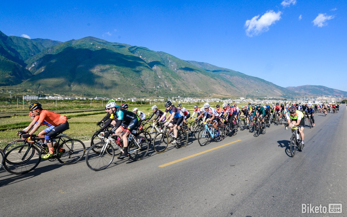 云南队迎战香港队，坚持到底