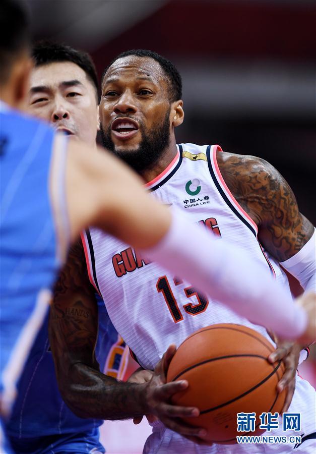 云南队迎战香港队，坚持到底