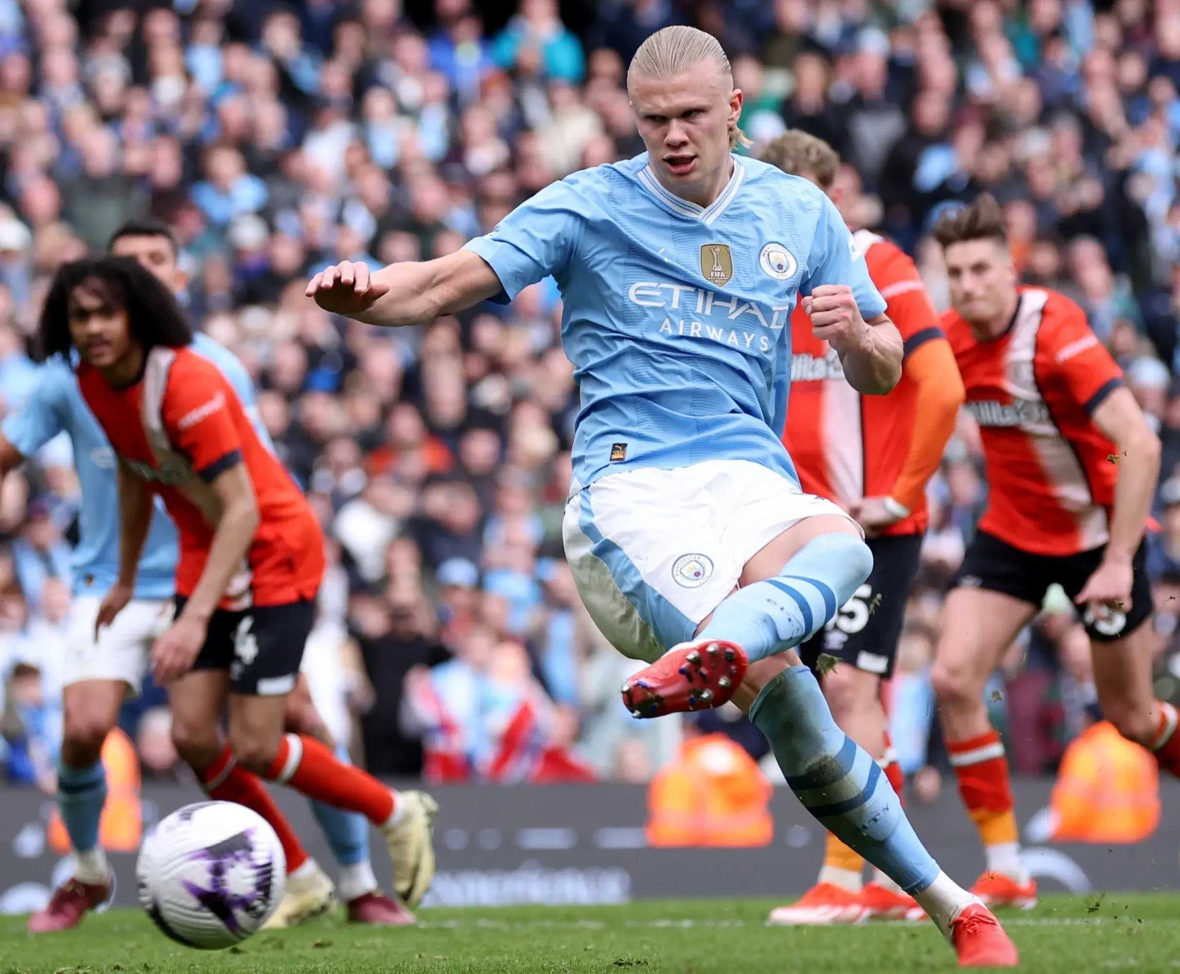 曼城客场大胜，领跑小组出线积分