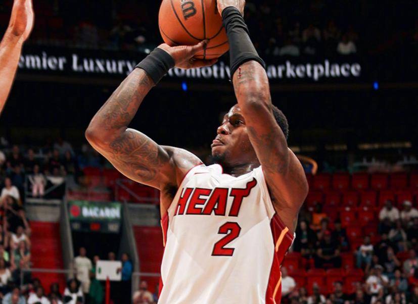 马刺队外援三分球连续命中奠定优势! 马刺队外援三分球连续命中奠定优势!