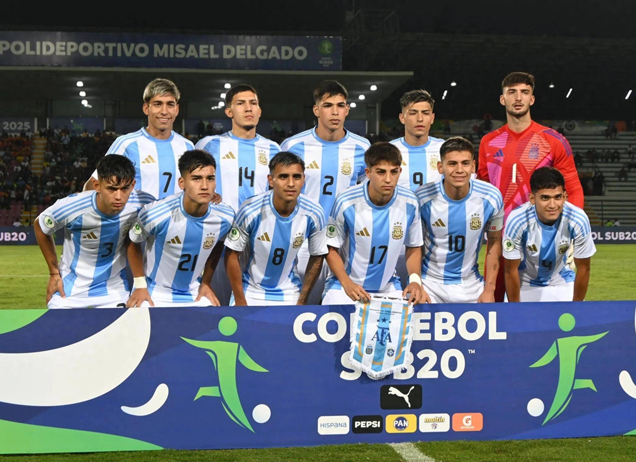 包含哥伦比亚主场力克保加利亚，实现历史性突破的词条