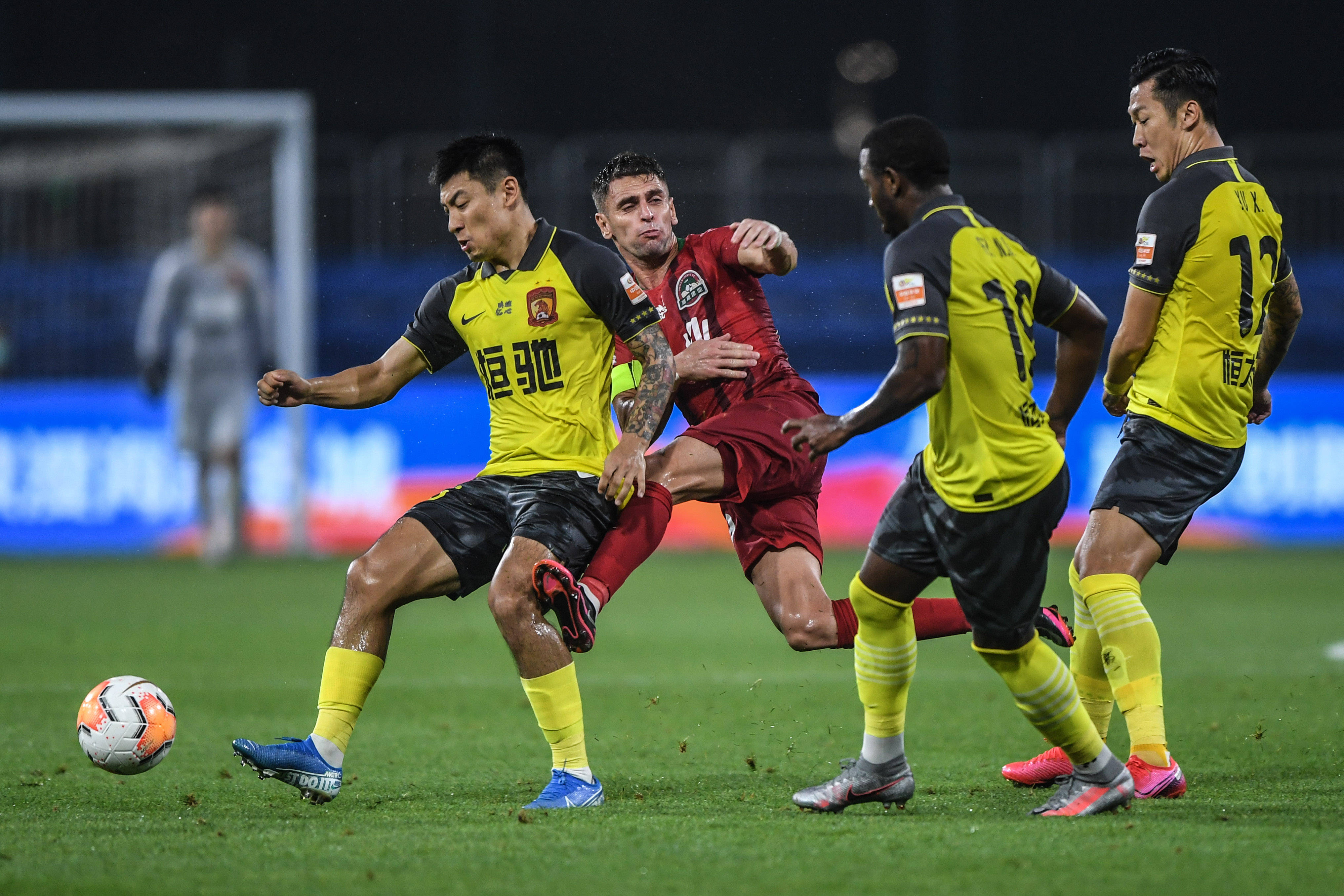 广州恒大在主场战胜河南建业，延续不败记录的简单介绍